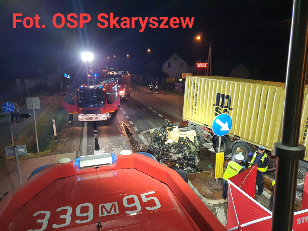 Makabryczny wypadek w Makowcu. Kierowca BMW zginął na miejscu