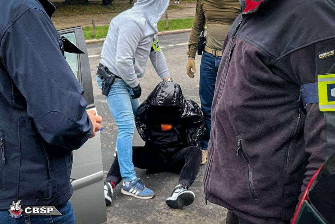 Marihuana była nawet w wannie i pralce! Służby zatrzymały gang narkotykowy