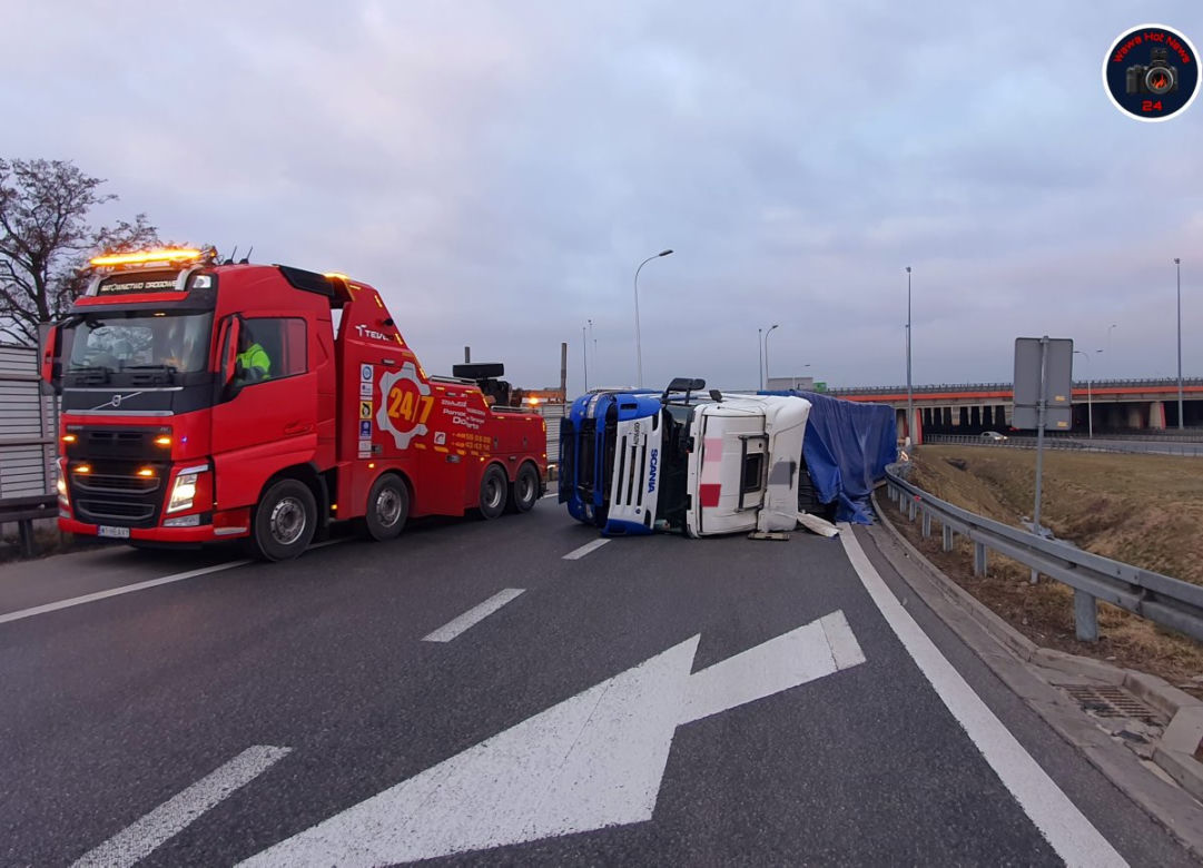  TIR przewrócił się na ekspresówce