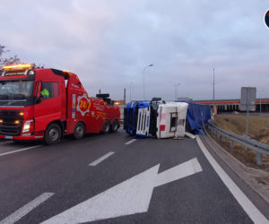  TIR przewrócił się na ekspresówce