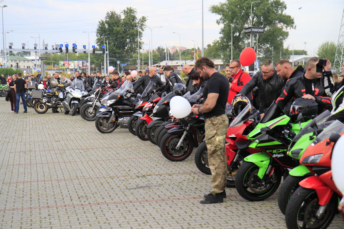 Przed Areną Lublin symbolicznie pożegnano dwójkę tragicznie zmarłych motocyklistów