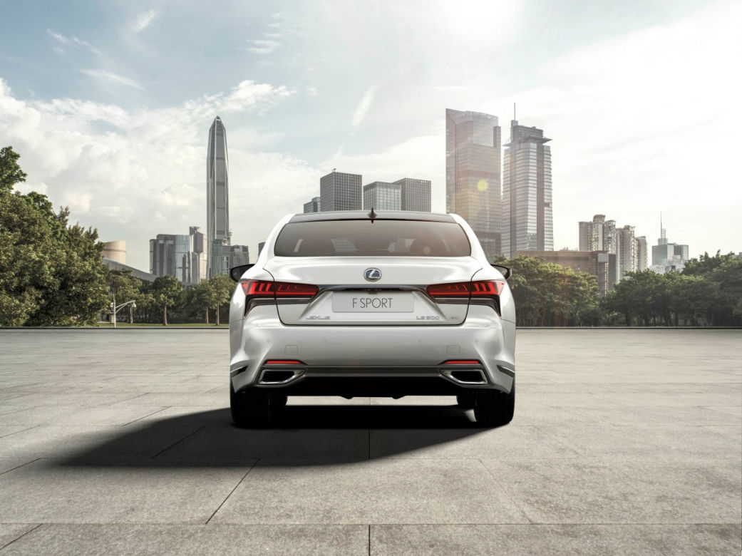 (2021) Lexus LS po liftingu