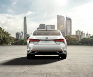 (2021) Lexus LS po liftingu