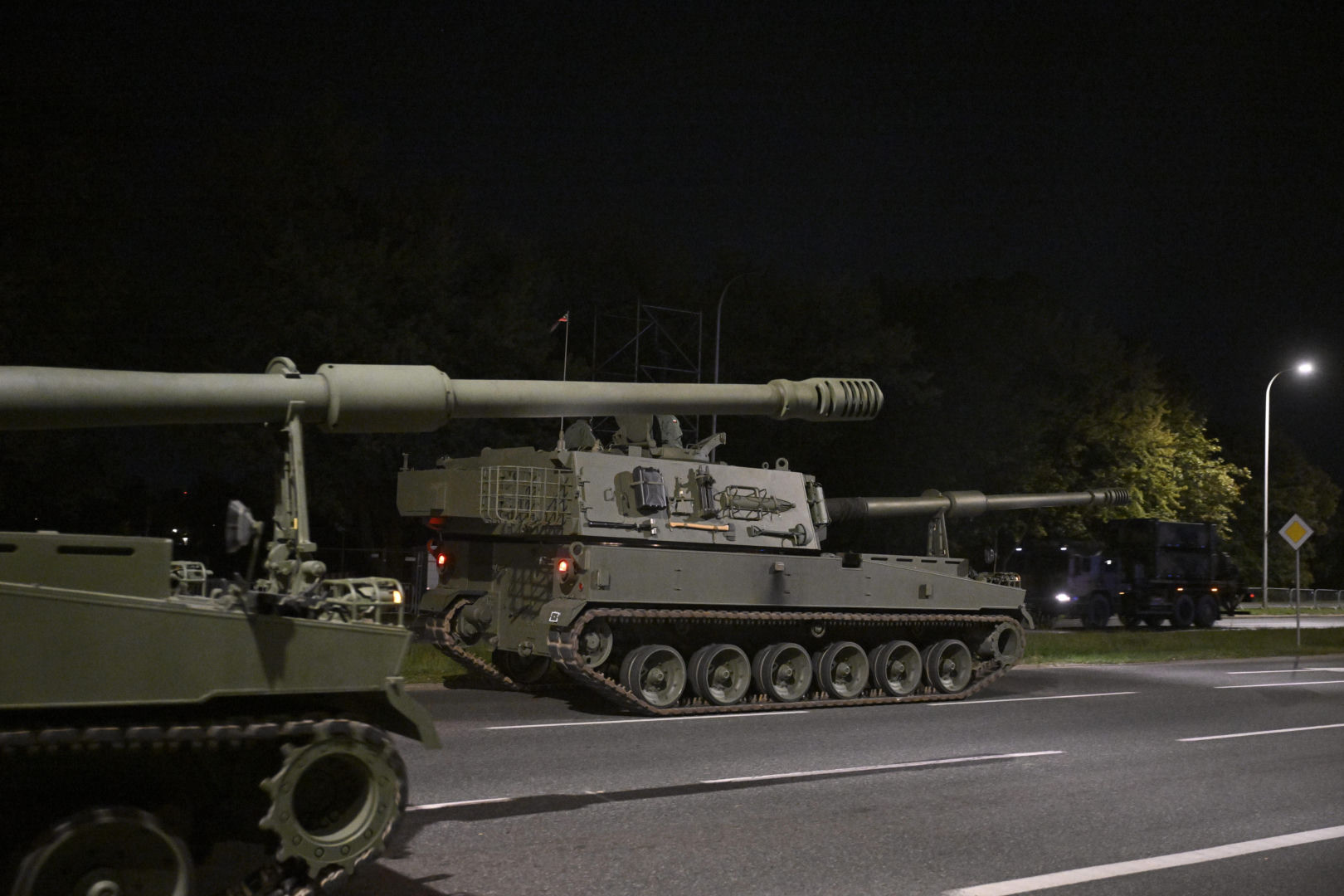 Nocna próba defilady wojskowej w Warszawie