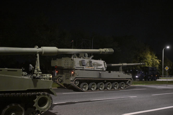 Nocna próba defilady wojskowej w Warszawie
