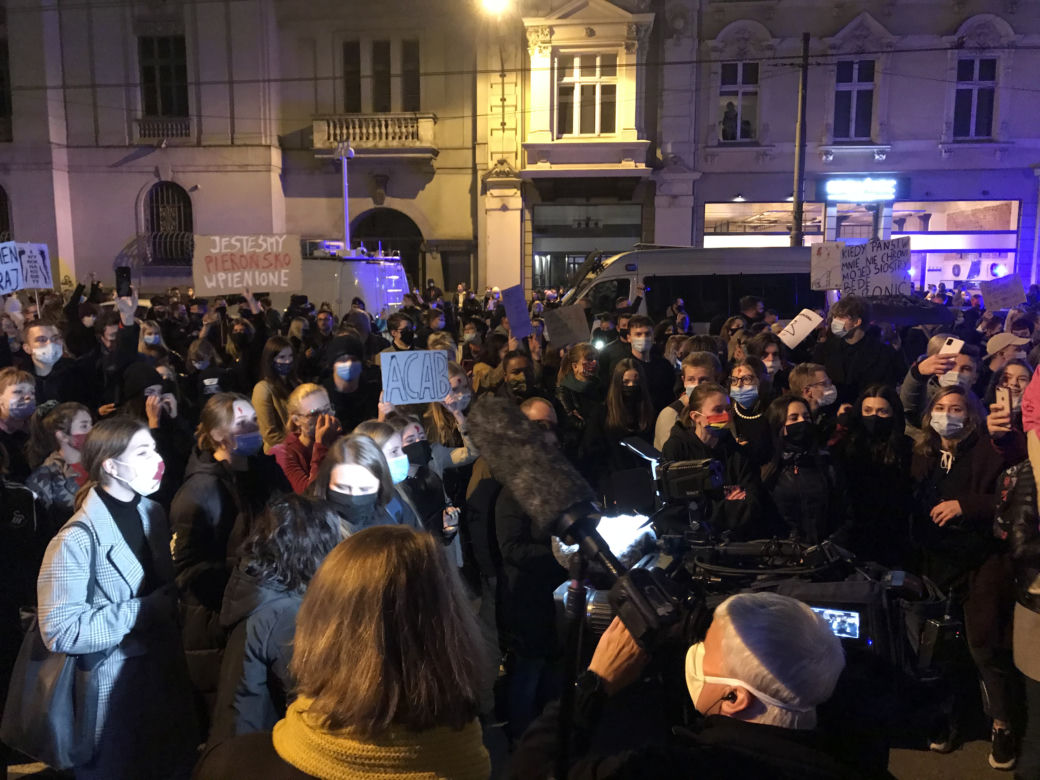 Protest kobiet w Katowicach. Tłumy strajkują przeciwko zakazowi aborcji