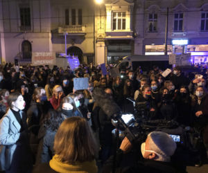 Protest kobiet w Katowicach. Tłumy strajkują przeciwko zakazowi aborcji