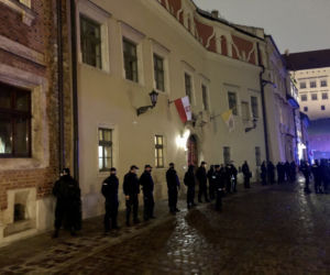 Protest przeciwko kardynałowi Stanisławowi Dziwiszowi w Krakowie