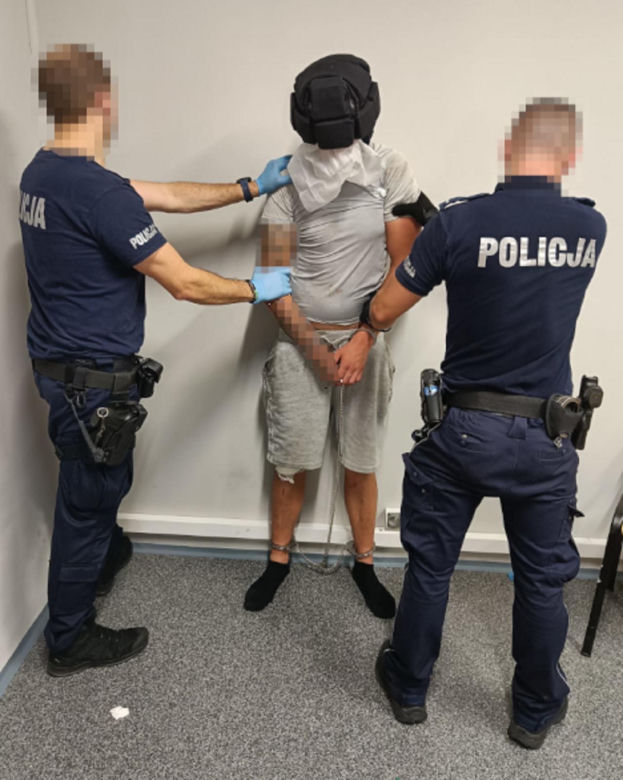 Chwile grozy w galerii handlowej. Bandyci grozili ochroniarzom