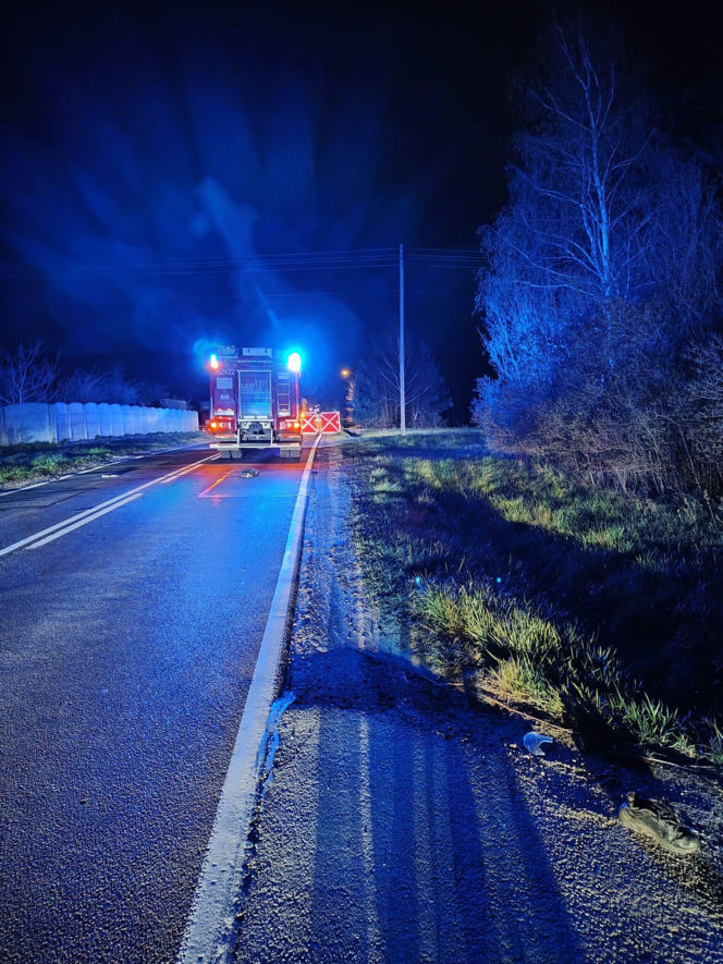 Osobowe Audi potrąciło mężczyznę. Śmiertelny wypadek na DK73 w Brniu