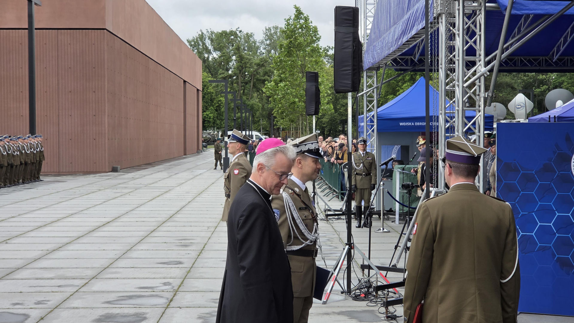 „Budowaliśmy samolot w trakcie lotu z pożarem”. Generał Molenda przechodzi do NATO