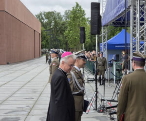 „Budowaliśmy samolot w trakcie lotu z pożarem”. Generał Molenda przechodzi do NATO