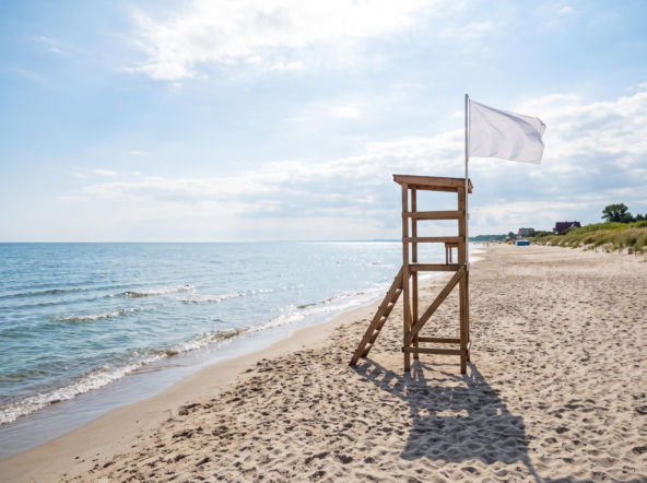 Sinice Mielno. Czy w Mielnie można się kąpać 16.07? Flaga, warunki pogodowe
