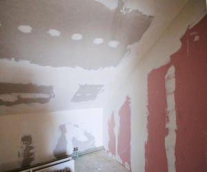 Tragiczny wypadek przerwał marzenia. Ekipa Nasz Nowy Dom walczyła z czasem. ZDJĘCIA domu przed i po remoncie