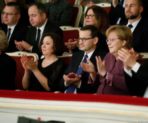 Premier dziękuje żonie.