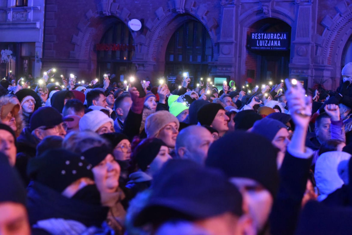 Sylwestrowa Moc Przebojów 2024. Tłumy na imprezie Polsatu w Toruniu. Zdjęcia gwiazd i uczestników