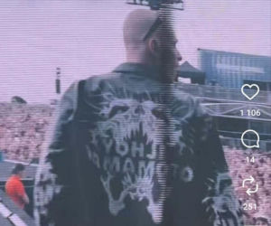 Oki zgolił kolce! Bez włosów wygląda jak nie on. W nowym wydaniu pokazał się na Open'er Festival 2026
