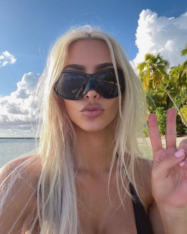 Kim Kardashian znów zachwyca. Tym razem jako symbol seksu lat 80.