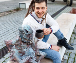 Rzeźba nie z tego świata! Poznaj Zdworca, kosmitę, który zamieszkał w Kielcach