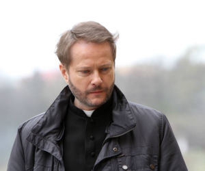 Ojciec Mateusz 10 sezon. Ksiądz Mateusz Żmigrodzki (Artur Żmijewski)