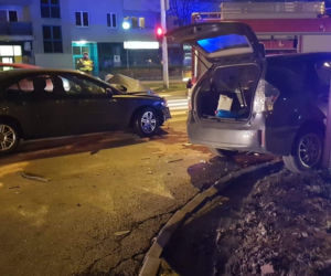 Dramatyczny wypadek na Wilanowie. Dwie osoby w szpitalu, w samochodzie było dziecko