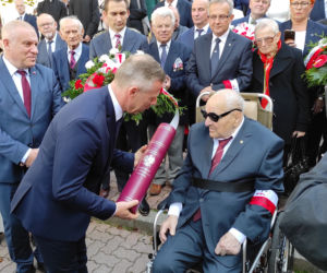Wręczenie nominacji generalskiej płk. Zdzisławowi Baszakowi w Tarnowie