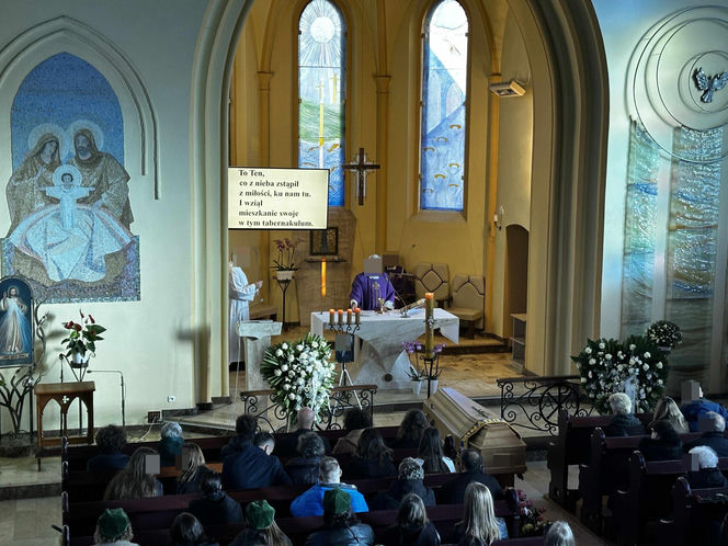 Pogrzeb 16-letniej Mai