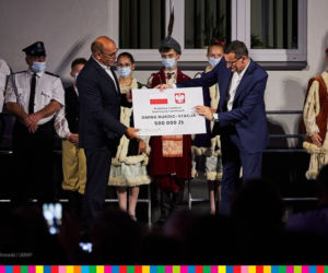 Premier Mateusz Morawiecki przyjechał na Podlasie i rozdaje czeki 