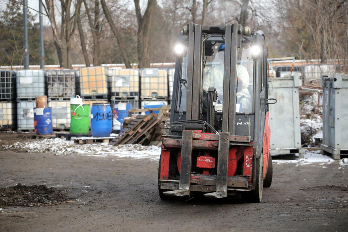 Niebezpieczne odpady znikną z Targówka. Miasto podjęło decyzję