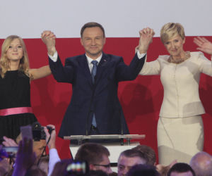 Andrzej duda straci fortunę i europejską emeryturę
