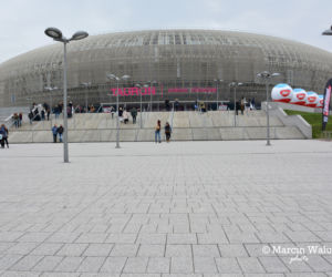 Justin Bieber w Krakowie. Tłumy fanek wyczekiwały gwiazdy przed Tauron Areną [GALERIA]