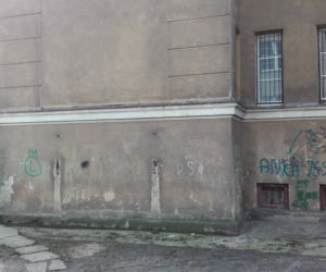 Coraz więcej symboli, napisów i obraźliwych haseł na praskich budynkach