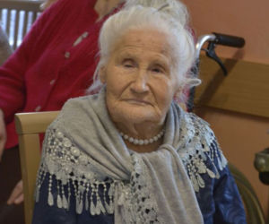 Jest starsza niż polska niepodległość! Na 102. urodziny pani Aniela zatańczyła z wójtem 