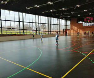 Sportowcy zagrali w Hali Stulecia Cracovii przy Błoniach, stworzonej specjalnie dla osób niepełnosprawnych