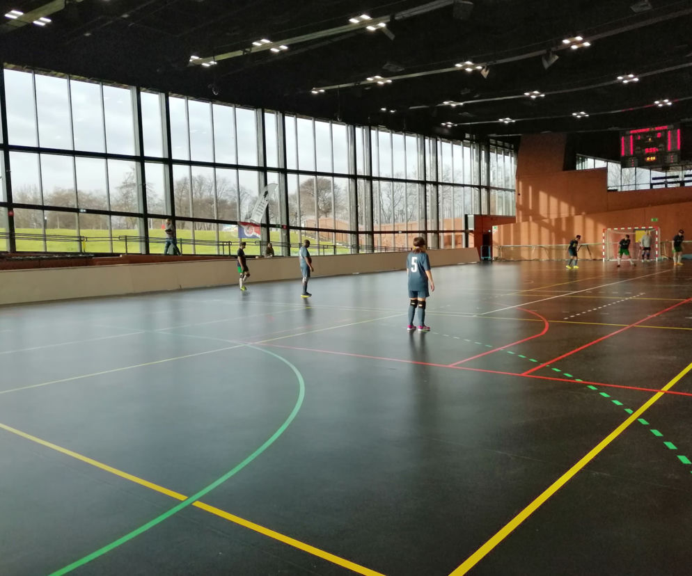 Sportowcy zagrali w Hali Stulecia Cracovii przy Błoniach, stworzonej specjalnie dla osób niepełnosprawnych