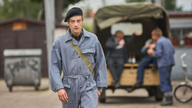 Wojna zastępcza odc. 2. Artur (Mateusz Więcławek)