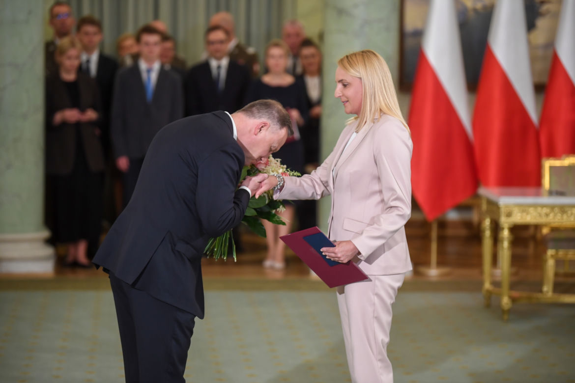 Niespodziewane zmiany w rządzie: Nowe funkcje i nowe nazwiska 