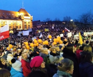 Manifestacja poparcia dla nauczycieli