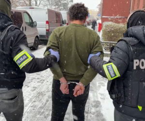 Już trzy osoby usłyszały zarzuty po brutalnym ataku na człowieka na osiedlu Bajka w Bydgoszczy 