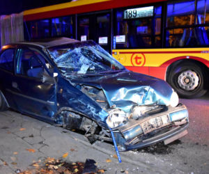 Nocny rajd pijanego na Mokotowie. Rozbijał wszystko po drodze!