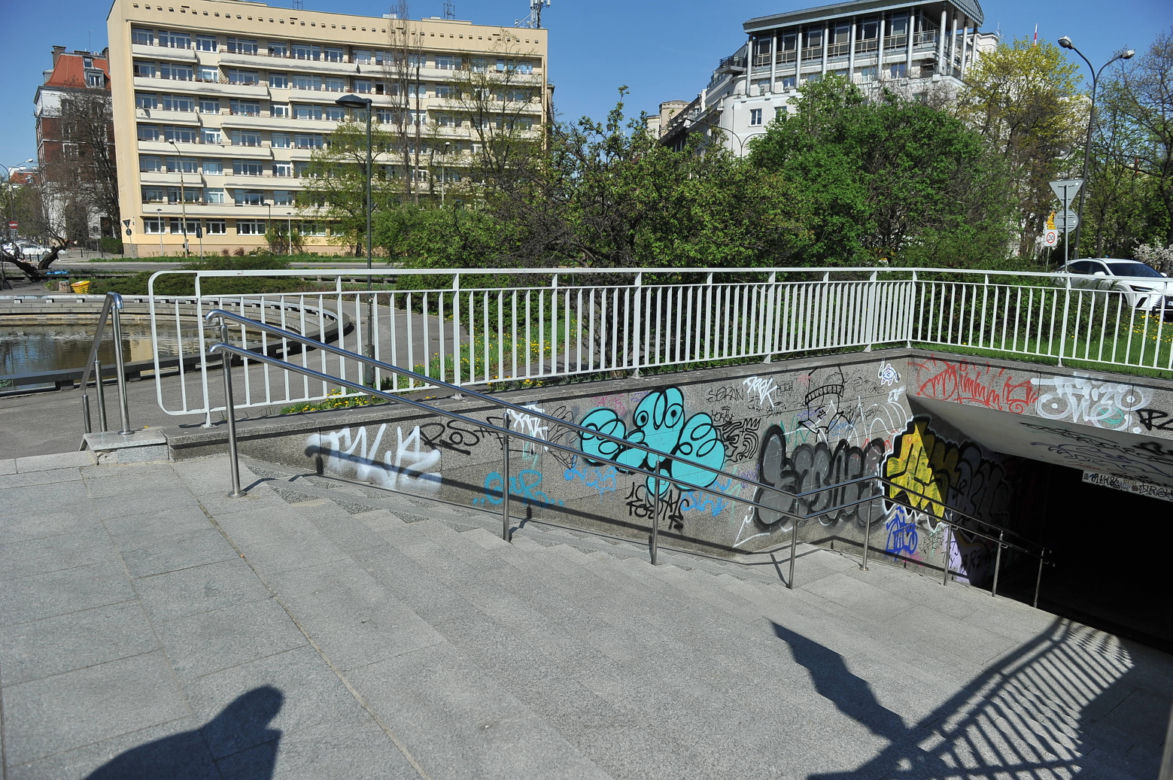Na placu Na Rozdrożu staną windy. Będzie też pomnik - tylko kiedy? 