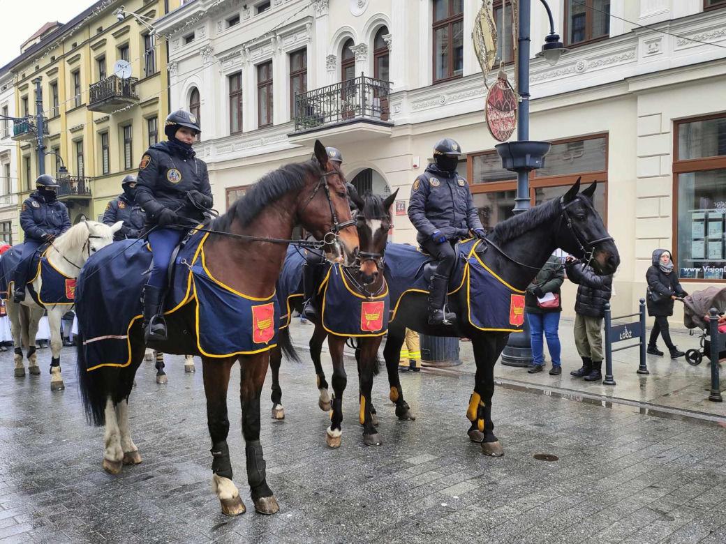 Kolorowy Orszak Trzech Króli w Łodzi. W centrum miasta pojawiło się mnóstwo osób [ZDJĘCIA]