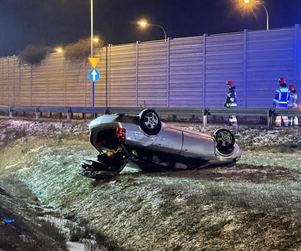 Dachował volvo na S8. Wielka akcja ratunkowa, śmigłowiec LPR zabrał rannego