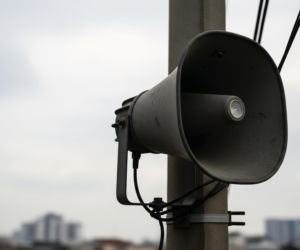 Syreny alarmowe zawyją w Warszawie. Czy mieszkańcy ponownie dadzą się zaskoczyć?