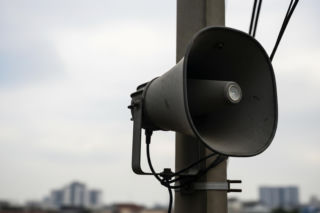 Syreny alarmowe zawyją w Warszawie. Czy mieszkańcy ponownie dadzą się zaskoczyć?