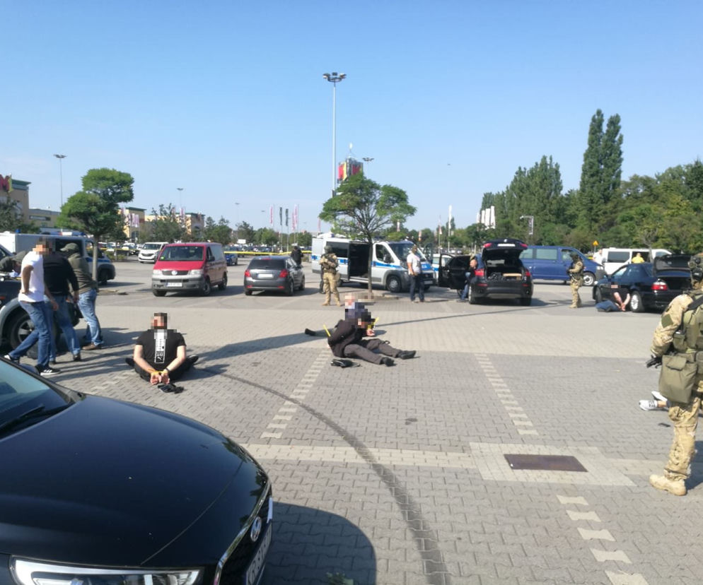 Wielka akcja policji i antyterrorystów na al. Pokoju w Krakowie