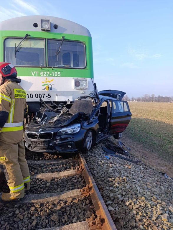 Jedna osoba zginęła na miejscu, a kierowca trafił do szpitala
