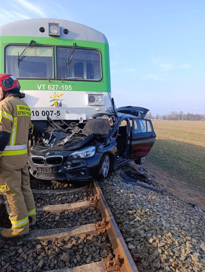 Jedna osoba zginęła na miejscu, a kierowca trafił do szpitala