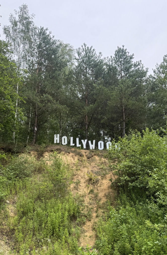 Polskie Hollywood istnieje naprawdę! Ten napis przyciąga turystów z całego kraju