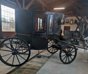 Zabytkowa kareta powróciła do muzeum. To obiekt unikatowy w skali całego kraju [ZDJĘCIA]